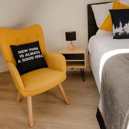 New York House Apartment Villejust Bagian luar foto