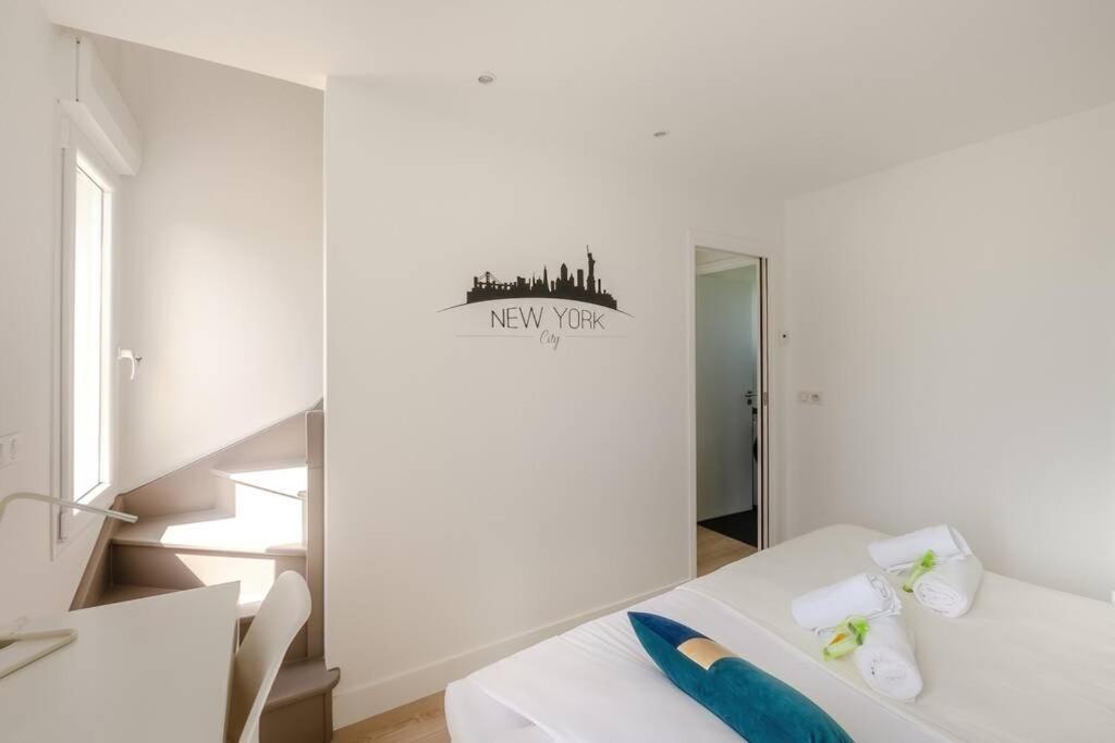 New York House Apartment Villejust Bagian luar foto