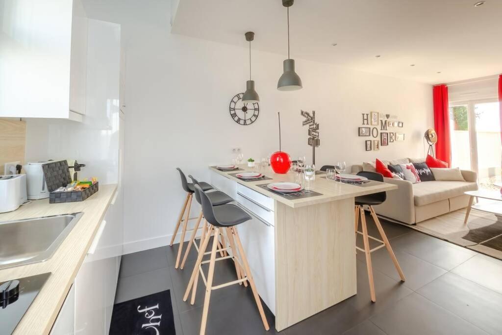 New York House Apartment Villejust Bagian luar foto