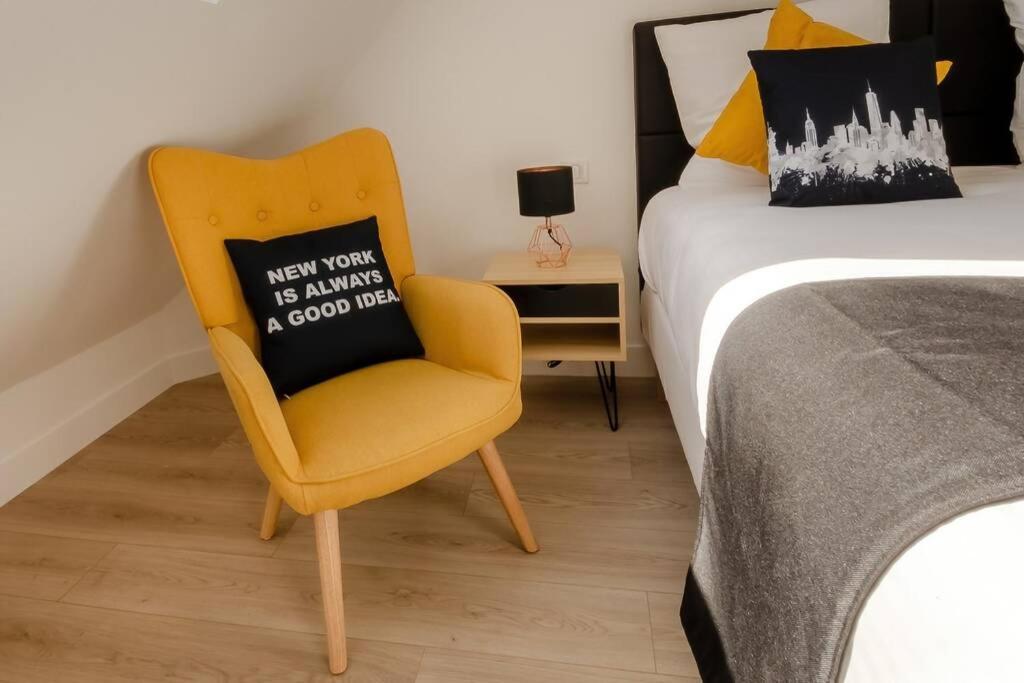 New York House Apartment Villejust Bagian luar foto