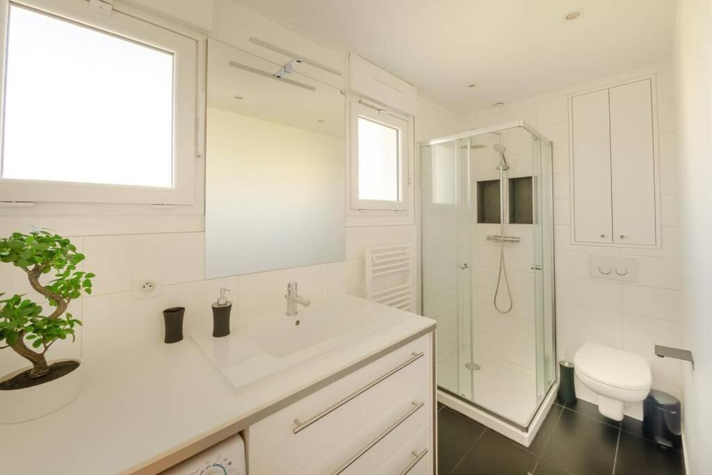 New York House Apartment Villejust Bagian luar foto