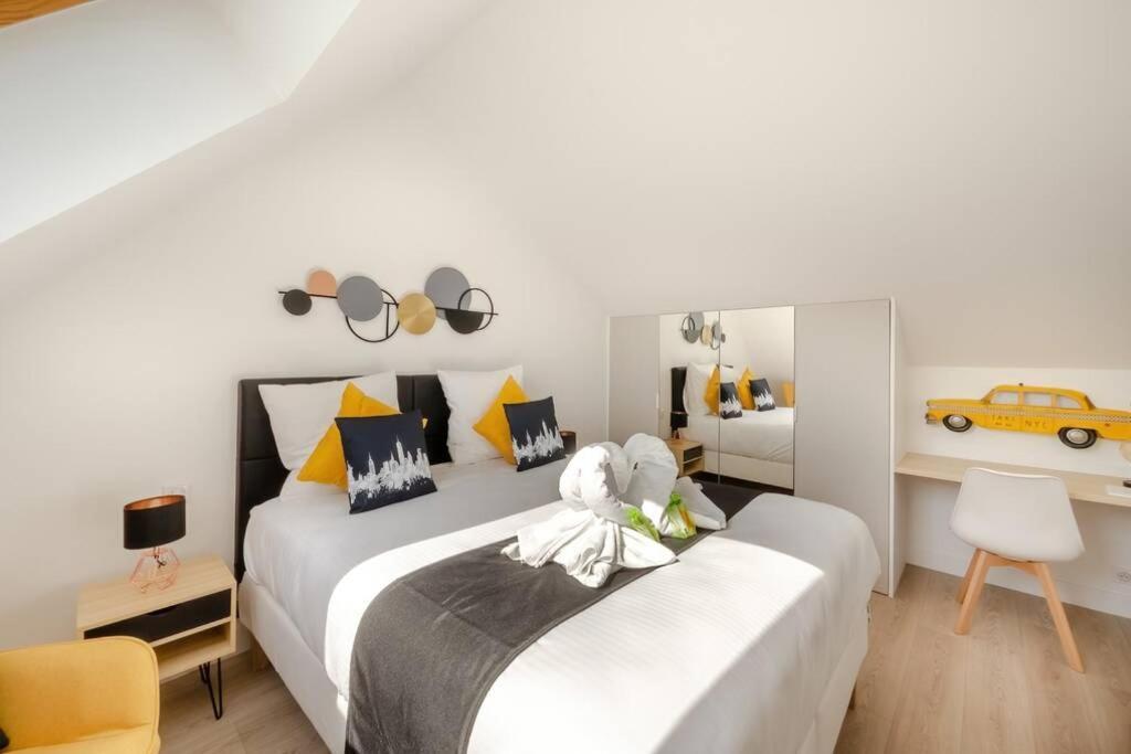 New York House Apartment Villejust Bagian luar foto